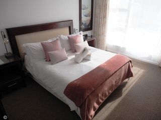 accommodation near ocean double room with queen bed 13